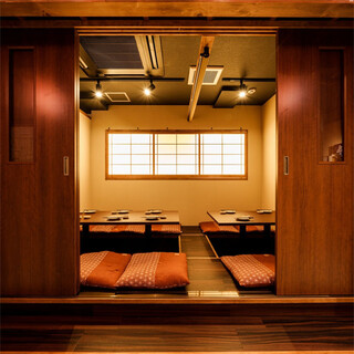 <Taste Okinawan Cuisine & private rooms available for parties of 2 to large groups♪>
