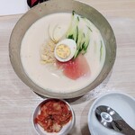 コリアンキッチン シジャン - あっさり豆乳冷麺(930円)