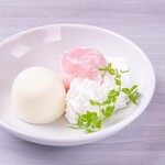 Two colors of red and white snowy Daifuku