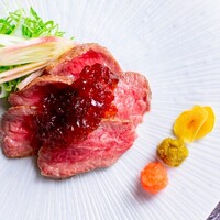 北海道産ラムもも肉のわら焼き　　自家製ぽん酢のジュレと柚子胡椒で