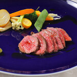 国産経産牛フィレ肉のポワレ　和風ソース　山葵と共に