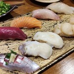 Sushi Izakaya Nakamuraya - おまかせ8貫です。44°(よんじゅうよんど)タコは絶品です！
