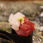 にぎり鮨 一五〇 - まぐろとイカの紅白軍艦