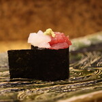 にぎり鮨 一五〇 - まぐろとイカの紅白軍艦