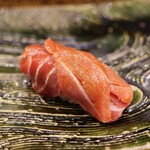 にぎり鮨 一五〇 - 青森県産天然本まぐろの大トロ三段重ね