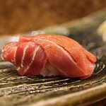 にぎり鮨 一五〇 - 青森県産天然本まぐろの大トロ三段重ね