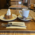 太郎焼総本舗 - まち歩きスイーツセット（¥500税込み）ソフトがのった太郎焼きとコーヒーのセット