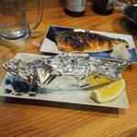 卓 - 焼きさば、サケのホイル焼き