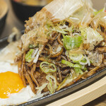 Hot iron plate Yakisoba (stir-fried noodles) set meal