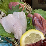 Sakura Suisan - お刺身と鶏のから揚げ定食