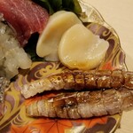 出羽鮨 - 増える刺盛り・小芝のシャコ。