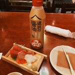 長万部酒場 - 刺身盛り700ウェンくらい