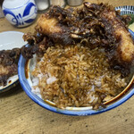 天ぷら 中山 - キスさんは上蓋に避難してもらう。大盛りご飯にもこの黒ダレがしっかりかかっている