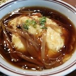 中華料理 アモイ - 天津飯は底の深い器に入っているので見た目よりボリュームがあります
