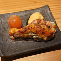 とり茶太郎 - ホロホロ鶏手羽元と比内地鶏キンカンにスピッチコチーズ