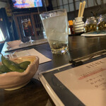 ち～家食堂 - 母は梅酒ソーダ割　サービスの枝豆