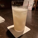 バー エイジング - 桃のジントニック