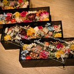 cadre - 記念日利用にはメッセージを添えて