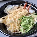 そば処つかさ - 料理写真:冷やしぶっかけ海老天そば 800円