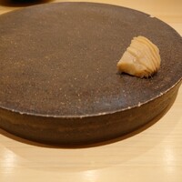 鮨 うがつ - 自家製ガリ！眼の前で生姜の塊をスライスされていました。