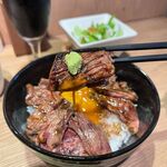 Wain Sakaba Uracche - 牛ハラミのステーキ丼（ライスおかわり無料）　1080円