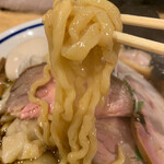 手打式超多加水麺 ののくら - 麺アップ