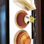 トシ・ヨロイヅカ 東京 - 