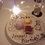 birthdayプレートのデザート♡ブルーベリーアイス＆テラミス＆マカロン（レモン味）