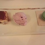 ビミナーレ - 通常のデザート✿ブルーベリーアイス＆テラミス＆マカロン（抹茶味）♪