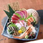 Assortment of five types of today's sashimi