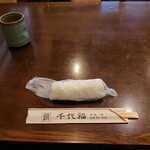 Chiyofuku - お茶とおしぼりが出てきます(22-09)