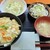 レストラン ひだまり - 料理写真:この日の日替り　サンラータンあんかけ丼710円+ひだまりサラダ(たぶん、黒い皿の方)200円