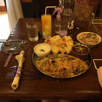 インド料理ダイニングバー ルドリ - マトンビリヤニセット（サラダ ライタ カレー ナン マンゴーラッシー付き？）1280円
                                 
                                1280円よ
                                1280円。