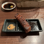 炭火焼肉ホルモン うらら - はみ出るくらい大きなハラミ！！