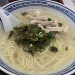 香港麺 新記 - 金曜の日替わりは鶏肉と高菜