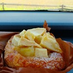 しょこら亭 - アップルパイは生りんご( ´∀`) 時間が経っている感じだったので、ぱりっとはしなかった( ´-｀)