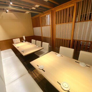 [Private rooms available!!] We have group seating that is perfect for entertaining and banquets.