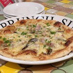 トリワイン ＰＩＫＯＳＨＨＨＵ - 鶏ももと茄子の燻製マヨピザ