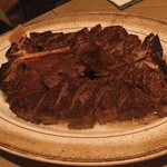 Peter Luger Steak House Tokyo - Tボーンステーキ