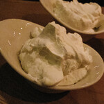 Peter Luger Steak House Tokyo - 生クリーム…3つ分