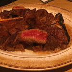 Peter Luger Steak House Tokyo - 断面　