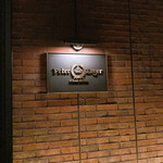 Peter Luger Steak House Tokyo - 看板