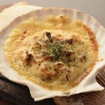 Grilled scallops with fluffy cheese