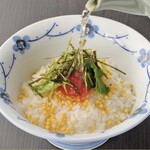 茶泡飯(梅子、鮭魚、海苔，可以選擇)