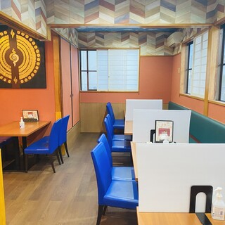 The store has a spacious interior. There is also a tatami room that is popular with families.