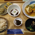 Chuuoushokudousambou - 胡麻豆腐湯葉巻揚げ