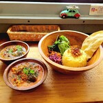 Electric Beans Cafe 豆電球 & Spice Curry Delico - 