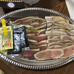 炭火焼 直ちゃん - ２種類のミックスです。ひとりで食べるにはちょっと多過ぎた(笑)まぁ贅沢に食べれましたが…