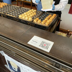 たこ焼き 皓介 - 右が赤（かつお出汁）左が白（昆布出汁）選べます