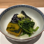 曙橋 かず - 店主おまかせコース７７００円。冷やし煮物。茄子が美味しい季節ですね♩